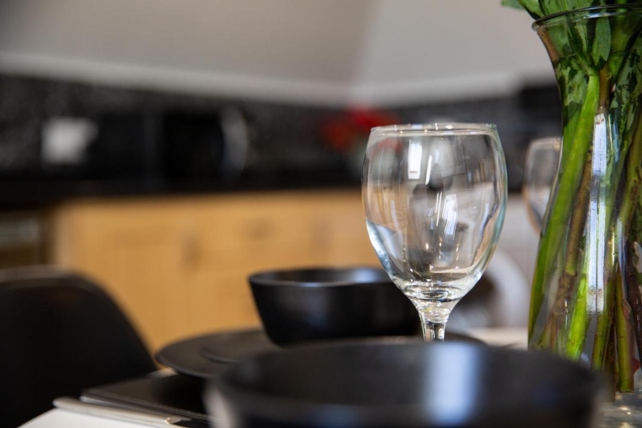 Velvet 2-Bedroom Apartment, Clockhouse, Hoddesdon Ngoại thất bức ảnh